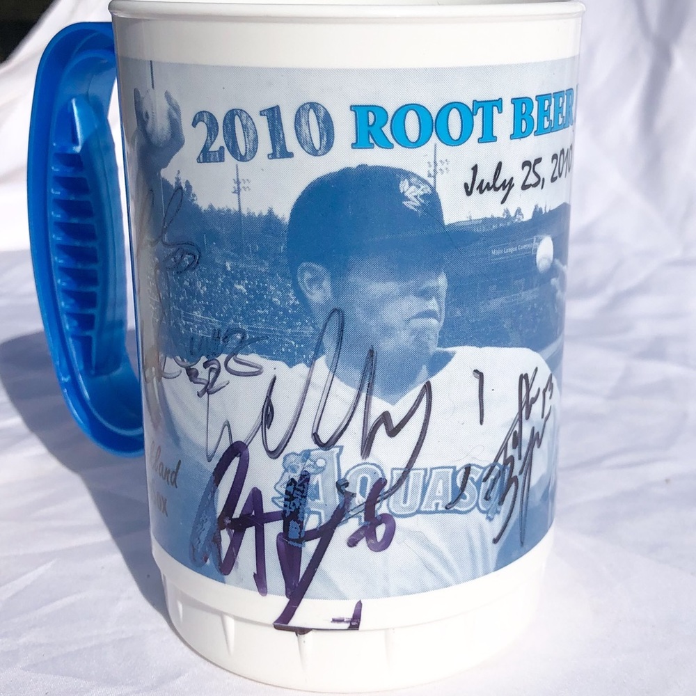 ⚾️ 2010 MiLB Everett Aquasox signed collectible mug